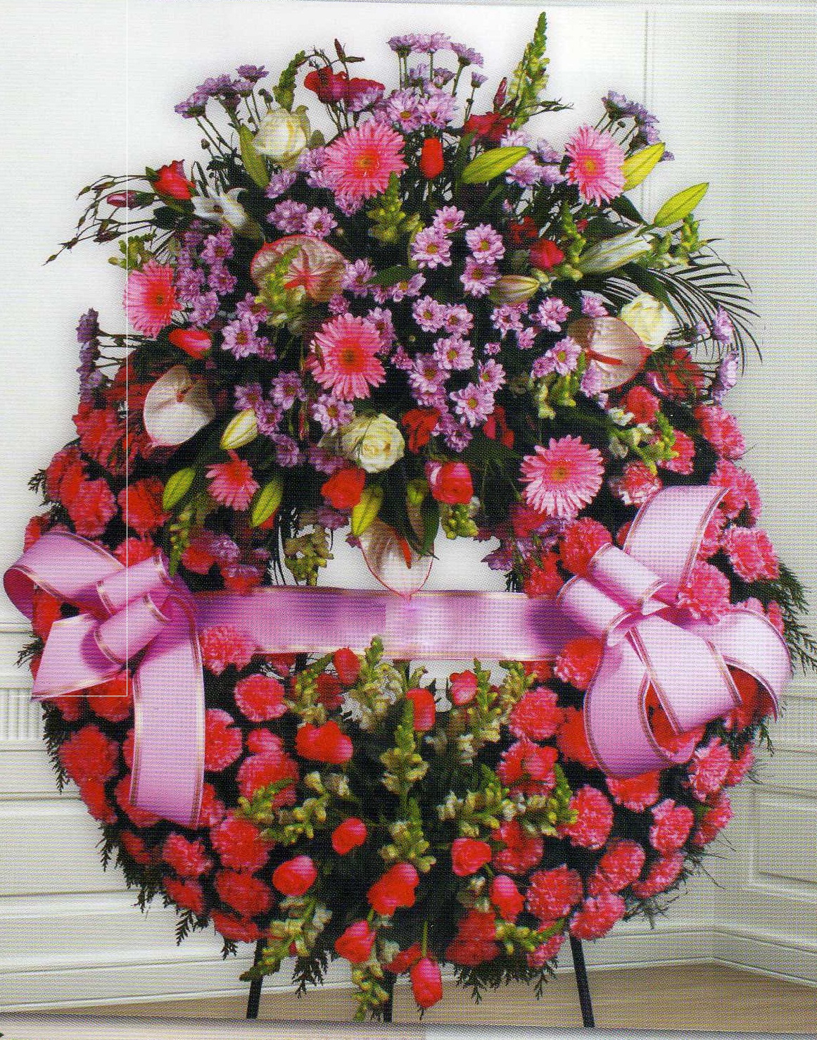 CORONA FUNERARIA. Incluye cinta e inscripción.